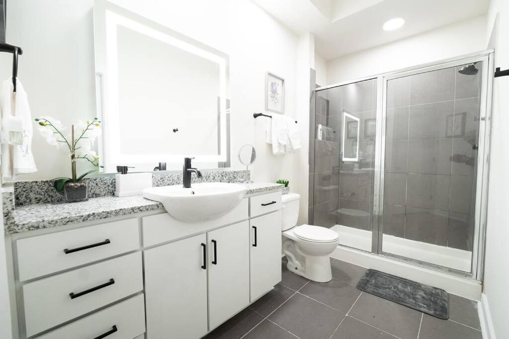 Luxury Apartment Wifi, Gym, Pool, Shops & Food! Unit 329 Charlotte Esterno foto